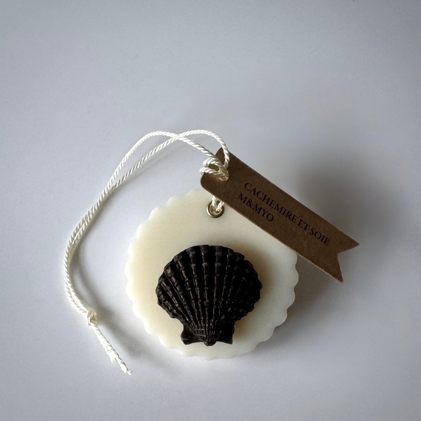 Médaillon cachemire et soie